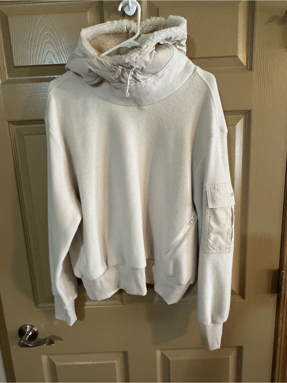 ✨ Alo Yoga Chill Pullover Hoodie ✨ Size Medium